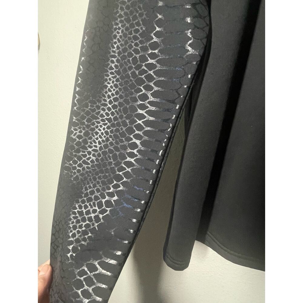 Harley Davidson Black Sweatshirt Size Large Womens snake skin printed sleeve - Picture 5 of 5
